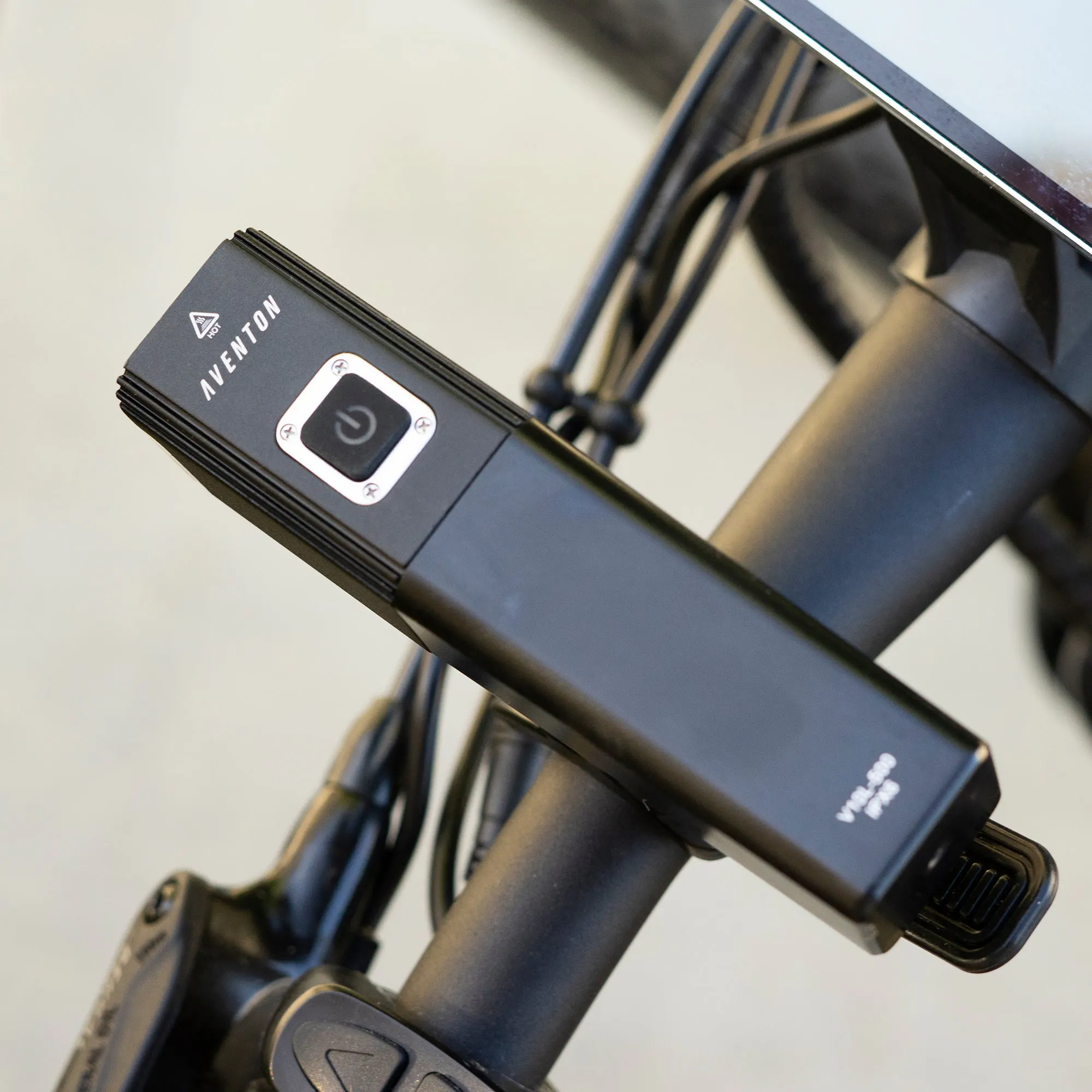 Aventon Head Light V10